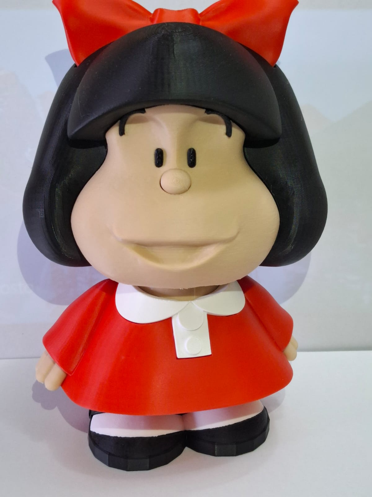 Vista frontal de figura Mafalda coleccionable 3D