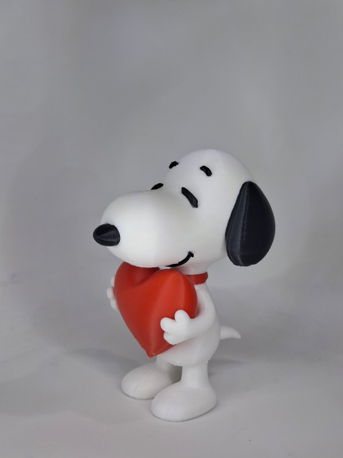Figura Snoopy con corazón - vista lateral