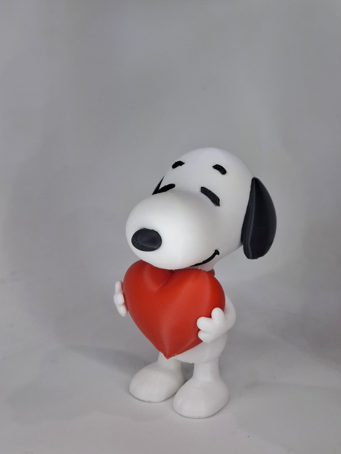 Figura Snoopy con corazón - vista trasera